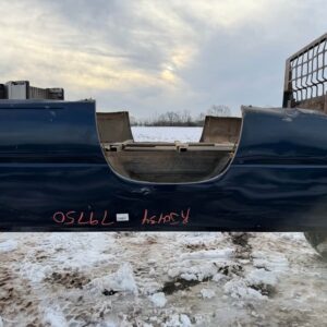 1999–2006 Chevy / GMC 8 Ft Long Bed – Rust Free OEM Takeoff